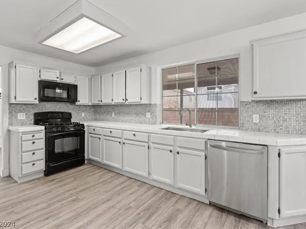 1708 Klamath Falls Way, Las Vegas, NV 89128