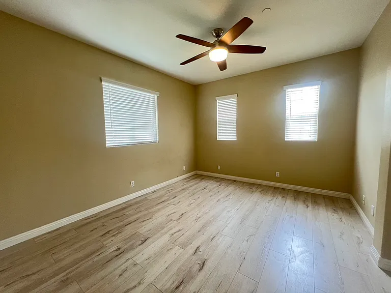 15907 Fountain Ln — Photo 18