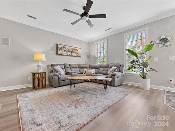 3rd image of 9123 Bonnie Briar Cir