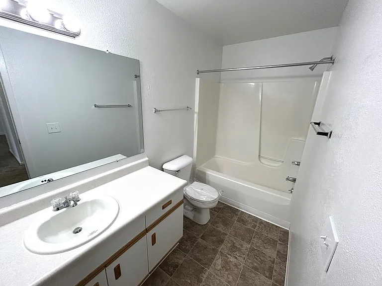 Thornridge Apartments — Photo 59