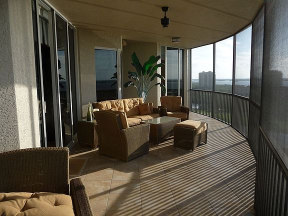 lanai overlooks gulf