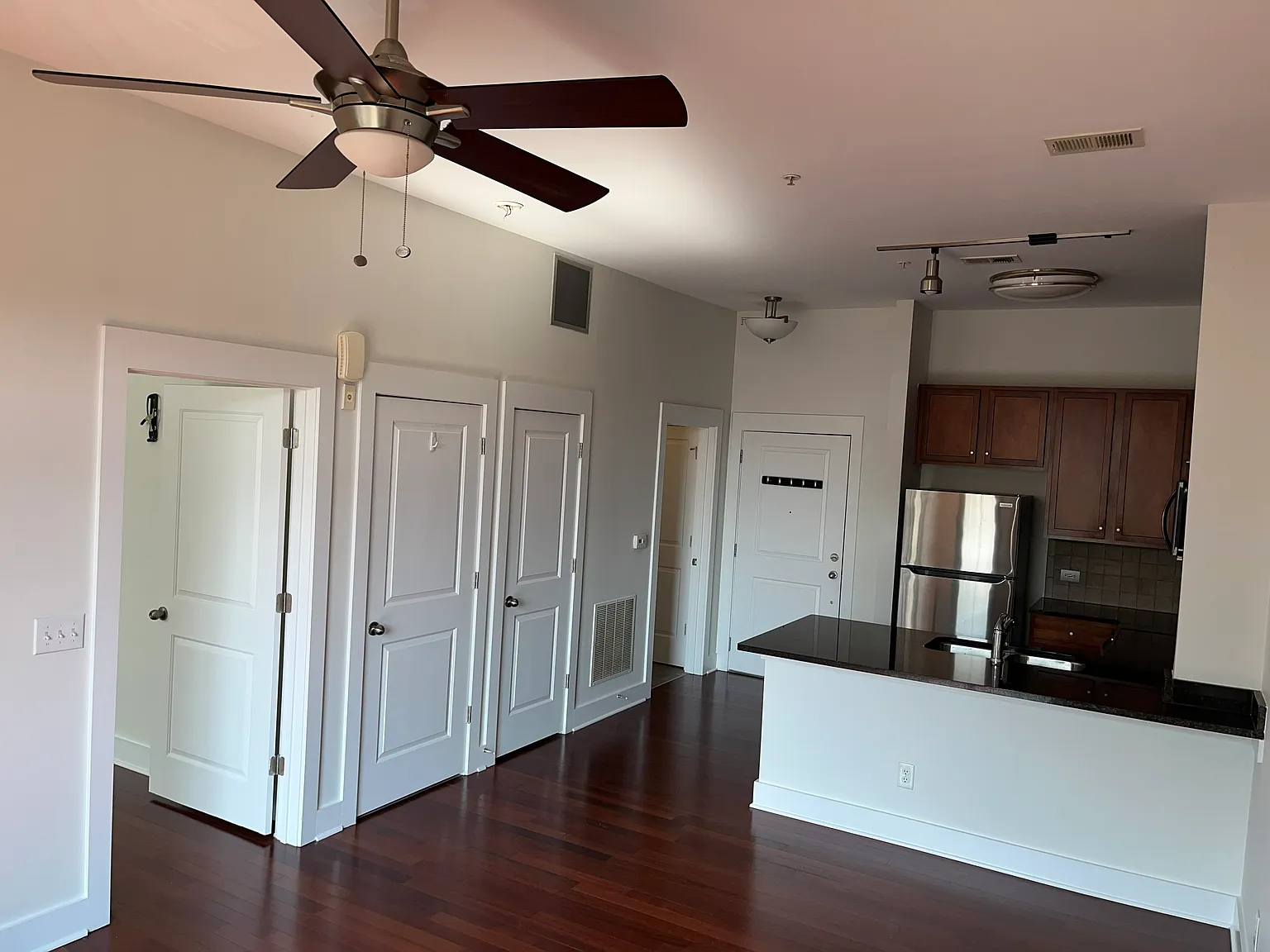 1 bed, 575 sqft, $1,325 — Photo 4