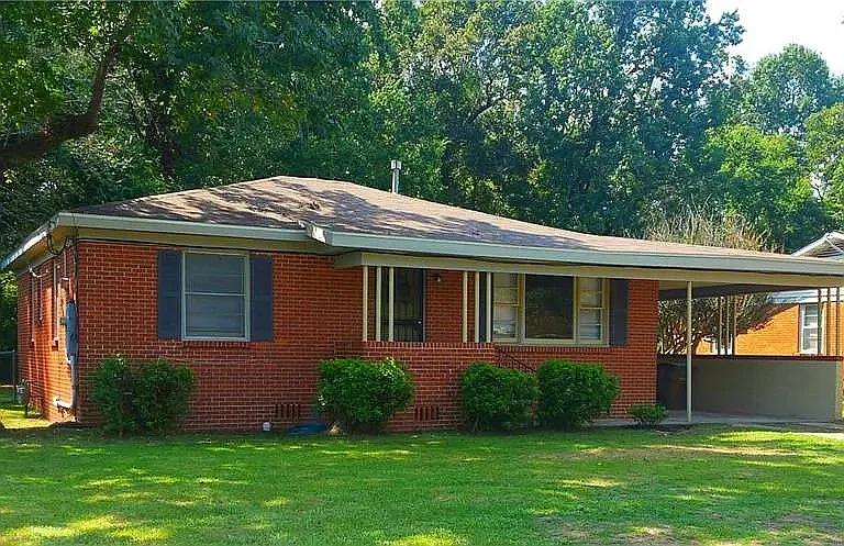 916 Delmar Dr — Photo 1