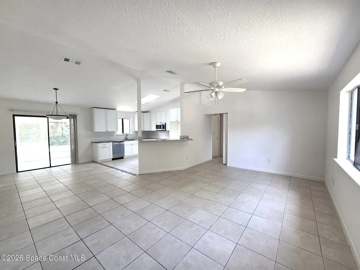 Building Photo - 6580 Floridana Ave