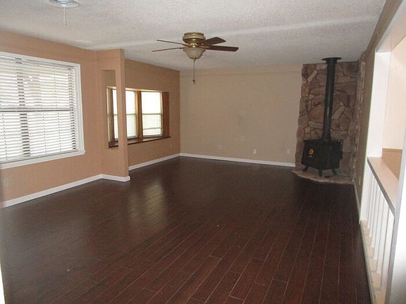 4th image of 5225 Mack Rd