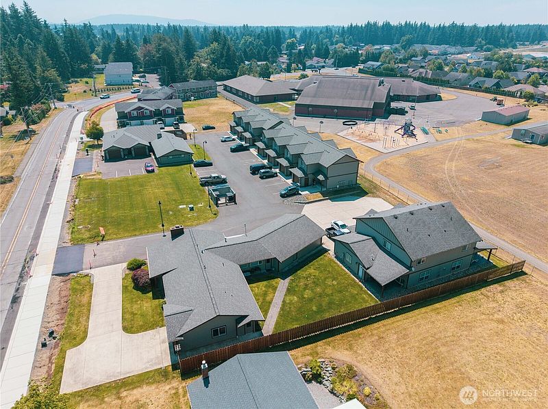 5th image of 610 Mead Avenue