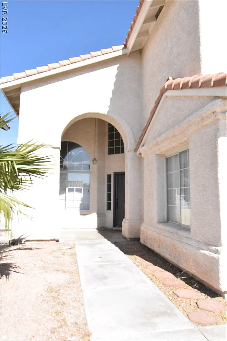 4 bed, 2.5 bath, 2055 sqft, $2,200 — Photo 2