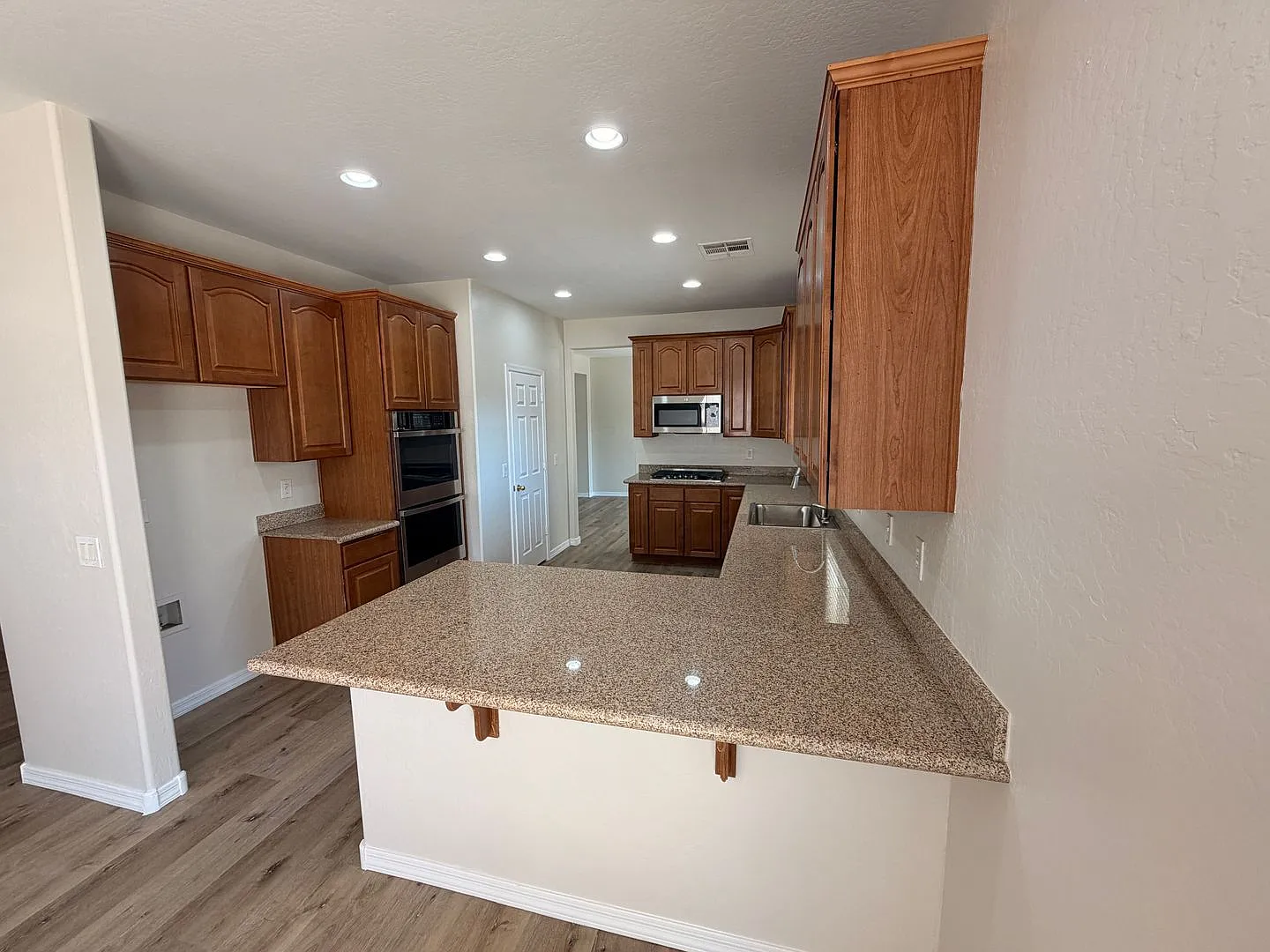 5 bed, 3.0 bath, 3234 sqft, $3,000 — Photo 4