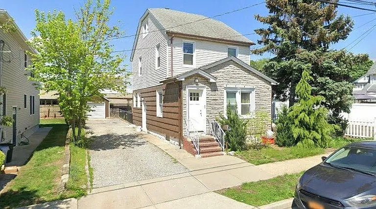 984 Maxwell St — Photo 1