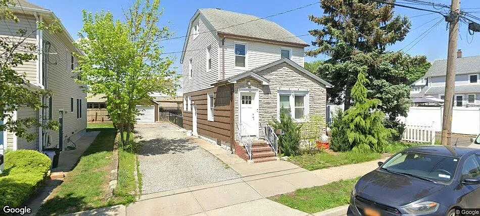984 Maxwell St