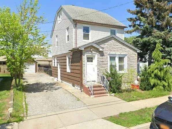 984 Maxwell St, Franklin Square, NY 11010