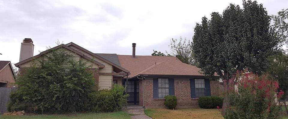 2nd image of 3026 Oak Ridge Pl