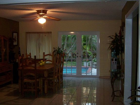 French doors in dining rm.open to patio 