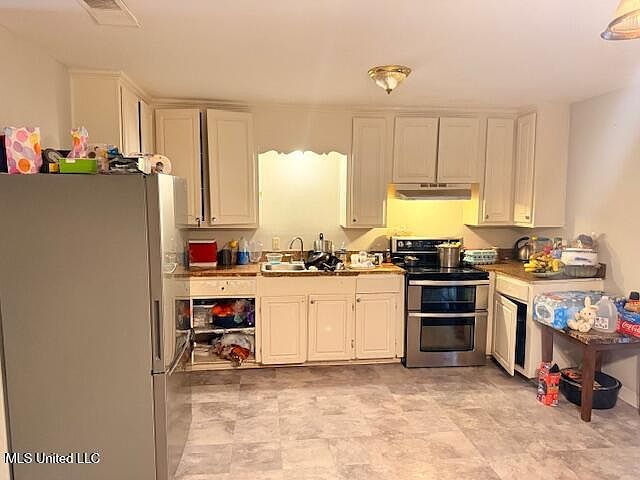 2nd image of 1725 Camellia Ln