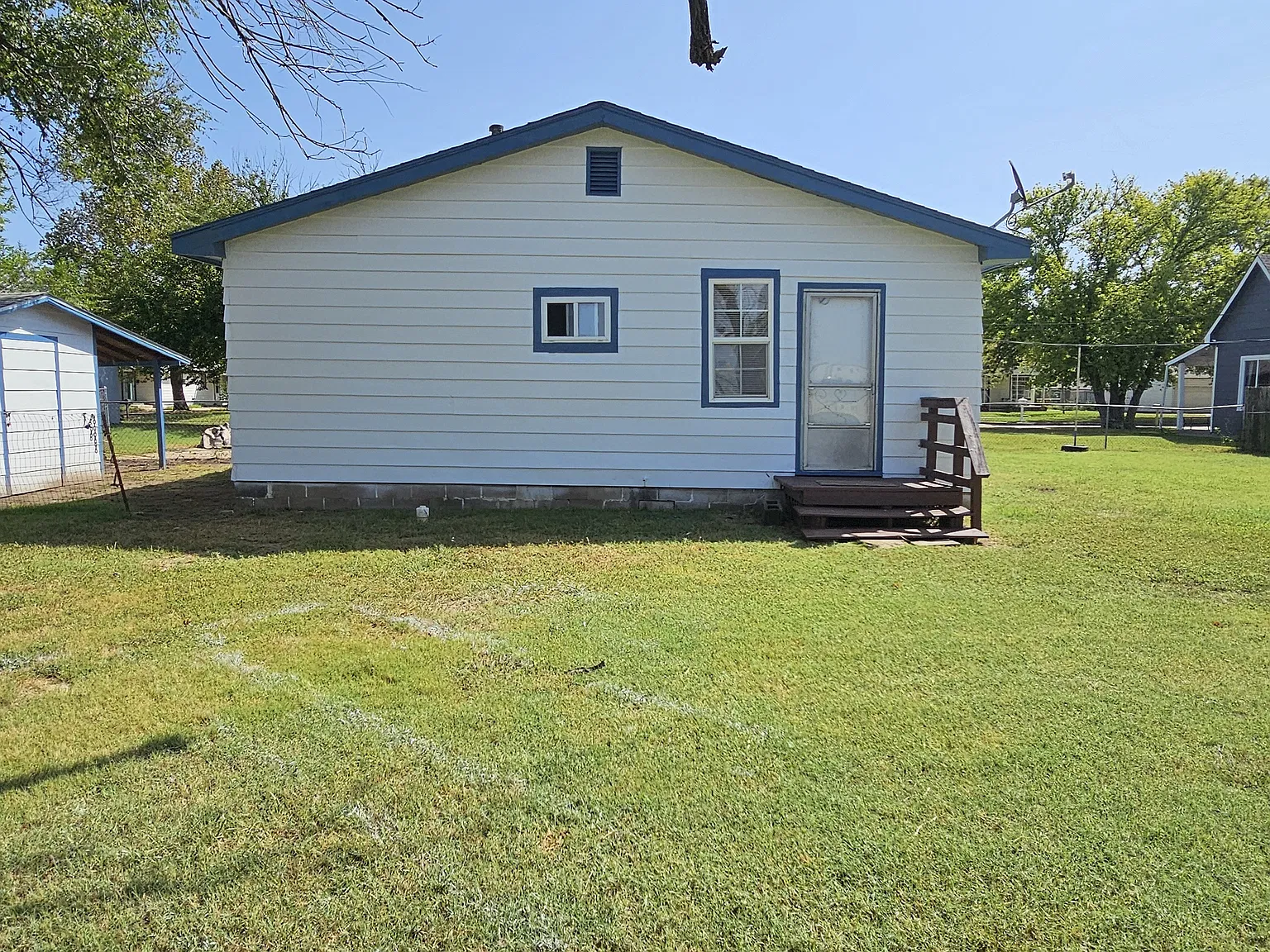 3 bed, 1348 sqft, $1,200 — Photo 2