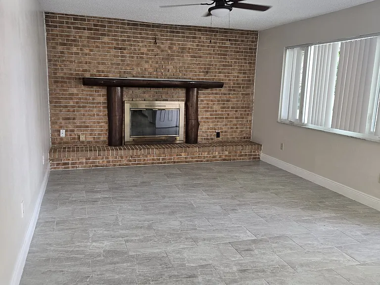 1420 Simmons Rd #1 — Photo 4
