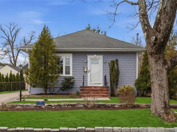 41 Whitcomb Rd, Riverside, RI 02915