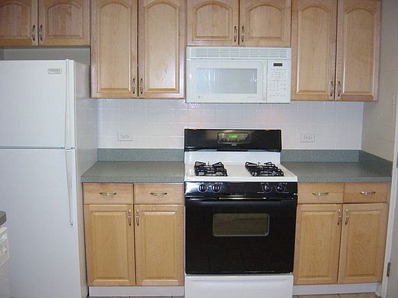 5th image of 304 Meadow Green Ln