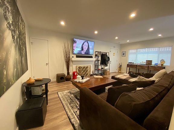 Living Room ( Apt does not come furnished, this is prior tenants images)
