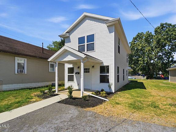 3rd image of 818 Holly St