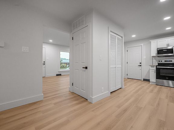 5th image of 2434 Seine Rd