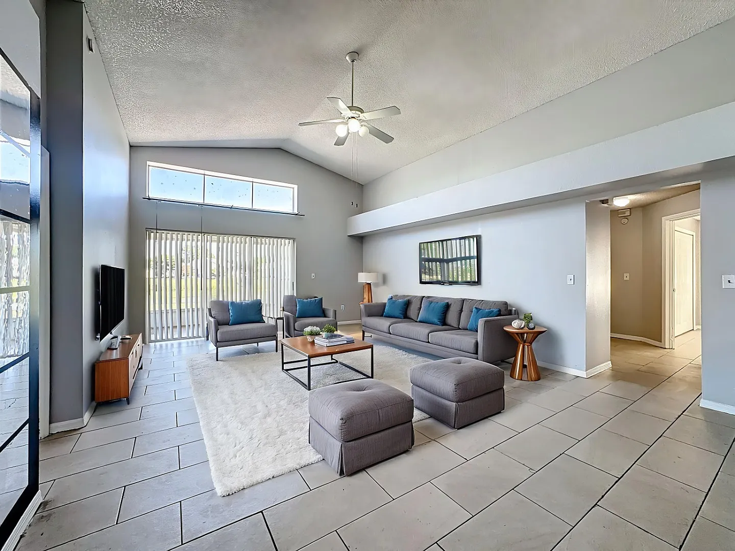Spacious 4-Bedroom Retreat with 2 Baths in Brandon - 2103 Sq. Ft. of Comfort Awaits! — Photo 4