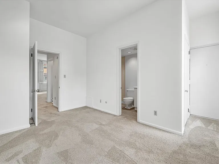 6007 Walnut St #12 — Photo 10