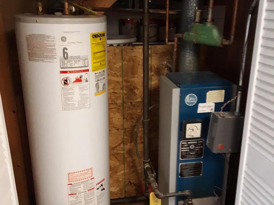 Independent mechanical systems. 40 gallon hot water heater. Furnace for hot water baseboard heat.