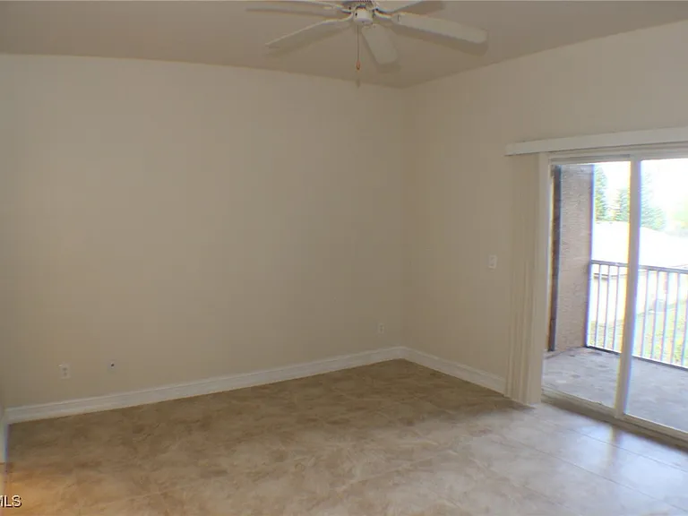 607 SE 13th Pl #201 — Photo 8