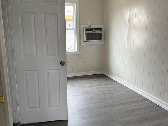 5th image of 601 W Thompson St