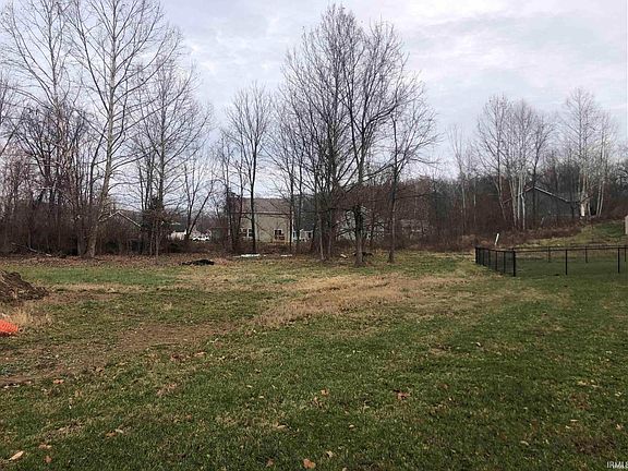 2nd image of 811 N Daisy Dr