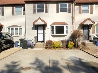 3 Orchard Ct, Roslyn Heights, NY 11577