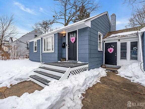 2nd image of 821 Front St