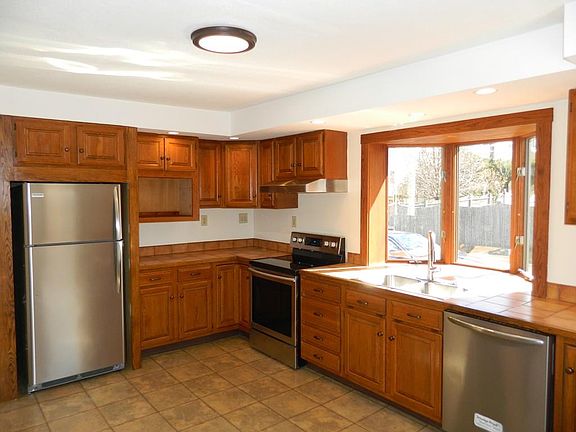 4th image of 4 Parker Ct