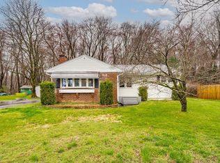 137 Florida Dr, Agawam, MA 01001
