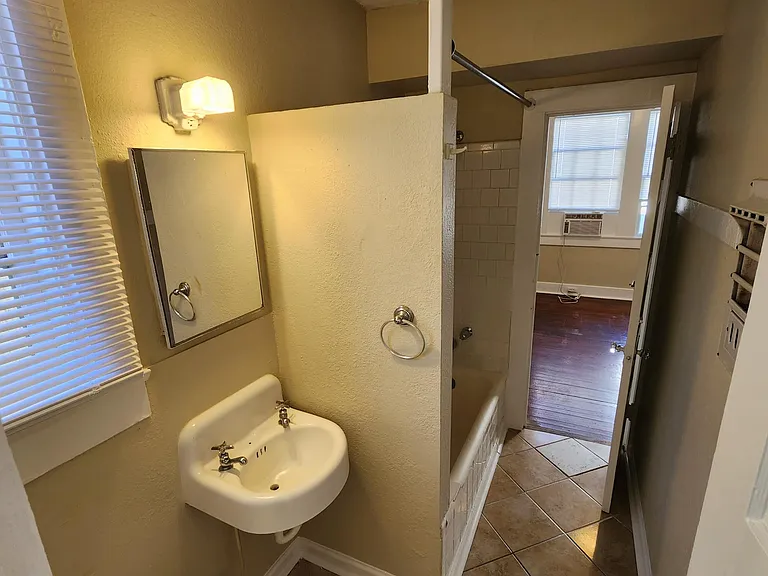 1905 S Carrollton Ave #H — Photo 9