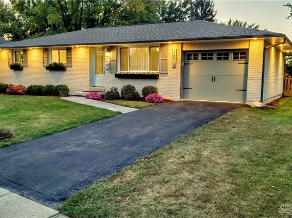 1015 Romanus Dr, Vandalia, OH 45377