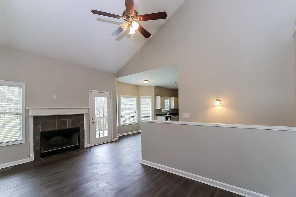 3 bed, 2.0 bath, 2064 sqft, $1,985 — Photo 3