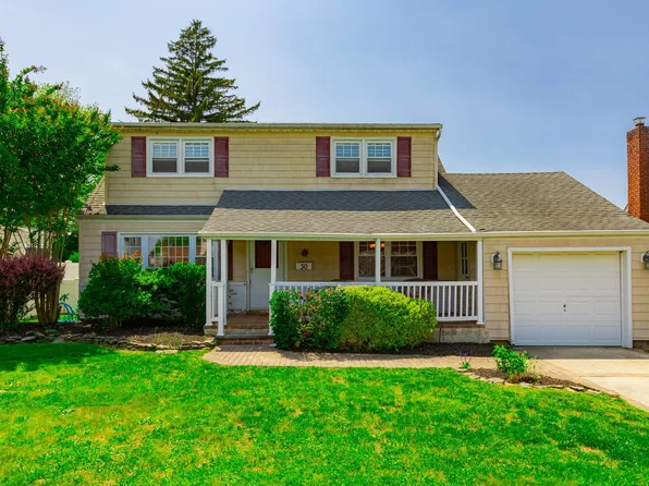 30 Jean Drive, North Babylon, NY 11703