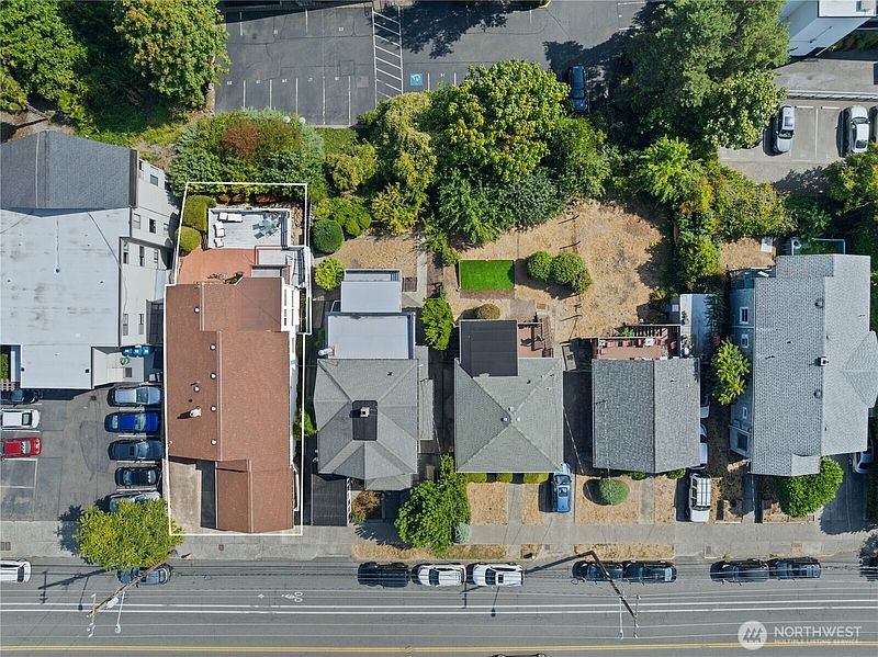 4th image of 1732 Dexter Avenue N