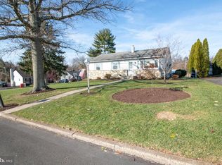 686 Middle Rd, Warminster, PA 18974