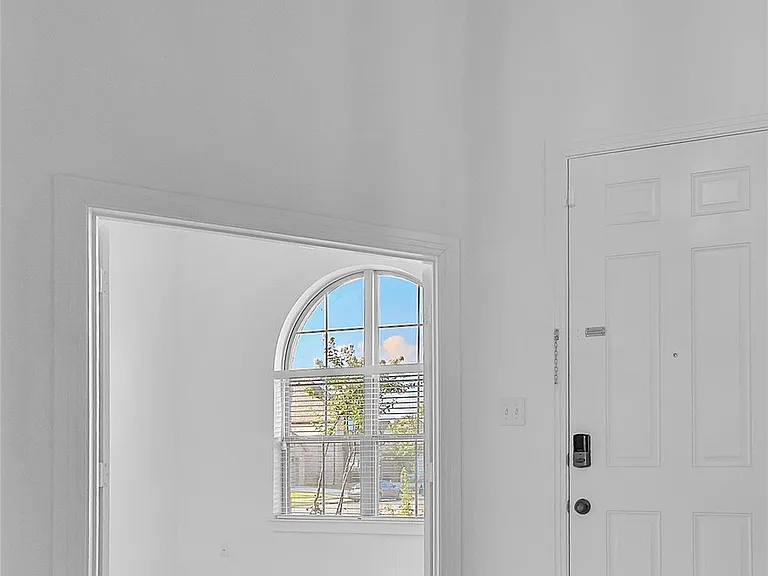 1805 Everglades Dr — Photo 2