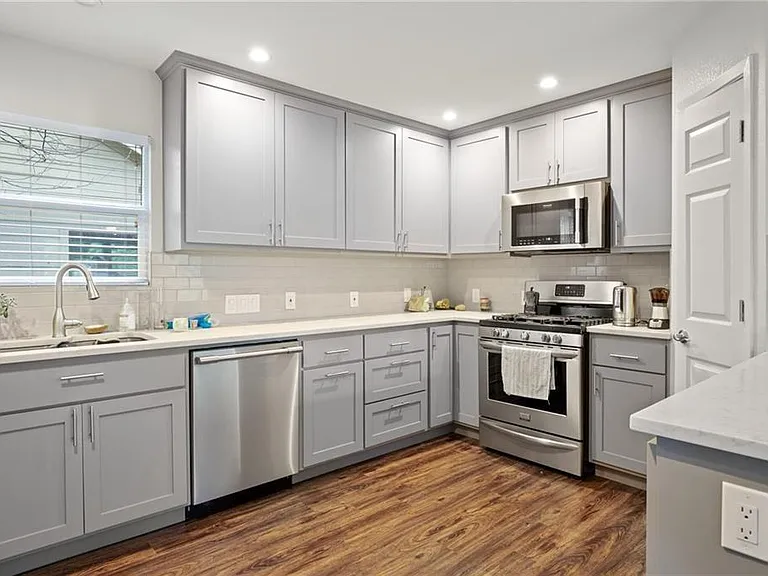1801 Maple Ave — Photo 1