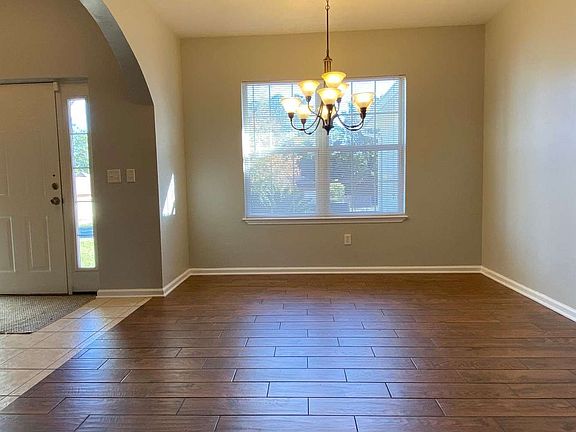 3rd image of 1090 SW Sunbeam Way