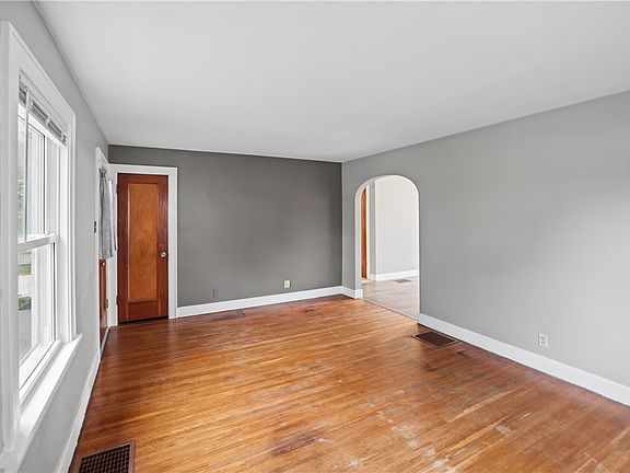 4th image of 345 S Nelson Blvd