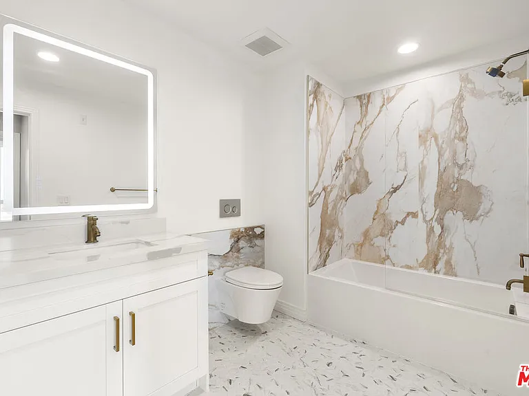 7428 Santa Monica Blvd #308 — Photo 29