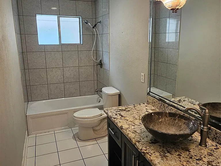 2701 Henderson Ln — Photo 13
