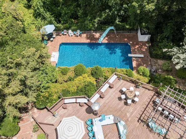 8 Richbourne Lane, Melville, NY 11747