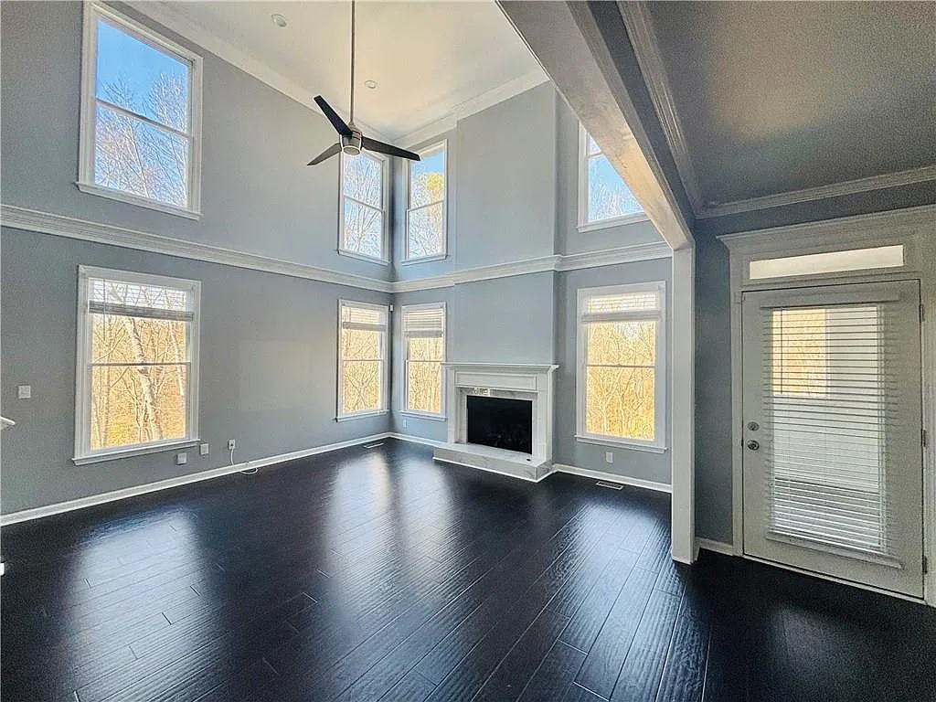 5 bed, 4.0 bath, 3413 sqft, $4,000 — Photo 4