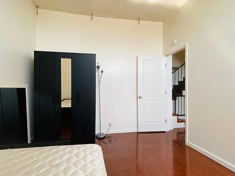 927 W College St #2 — Photo 17
